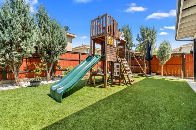 8727 Whitehouse Rd, Elk Grove, CA 95758