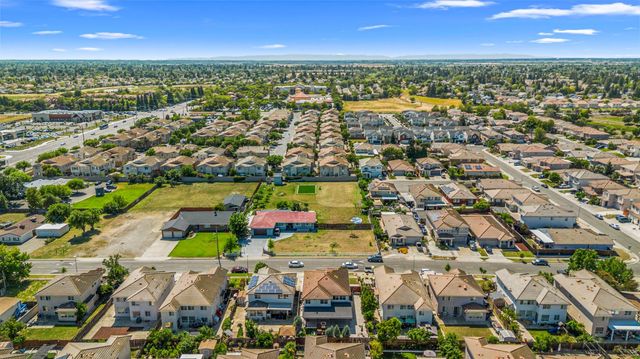 8727 Whitehouse Rd, Elk Grove, CA 95758