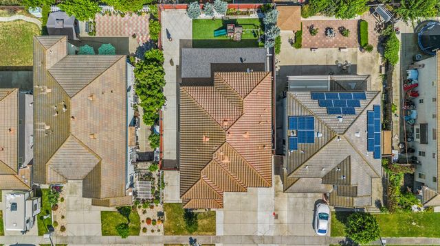 8727 Whitehouse Rd, Elk Grove, CA 95758