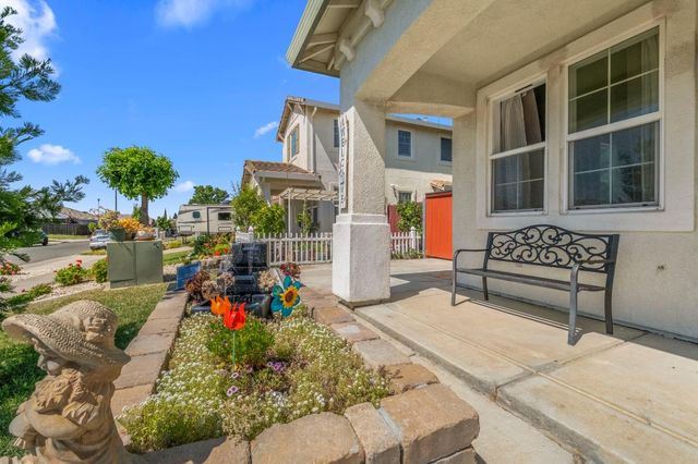 8727 Whitehouse Rd, Elk Grove, CA 95758