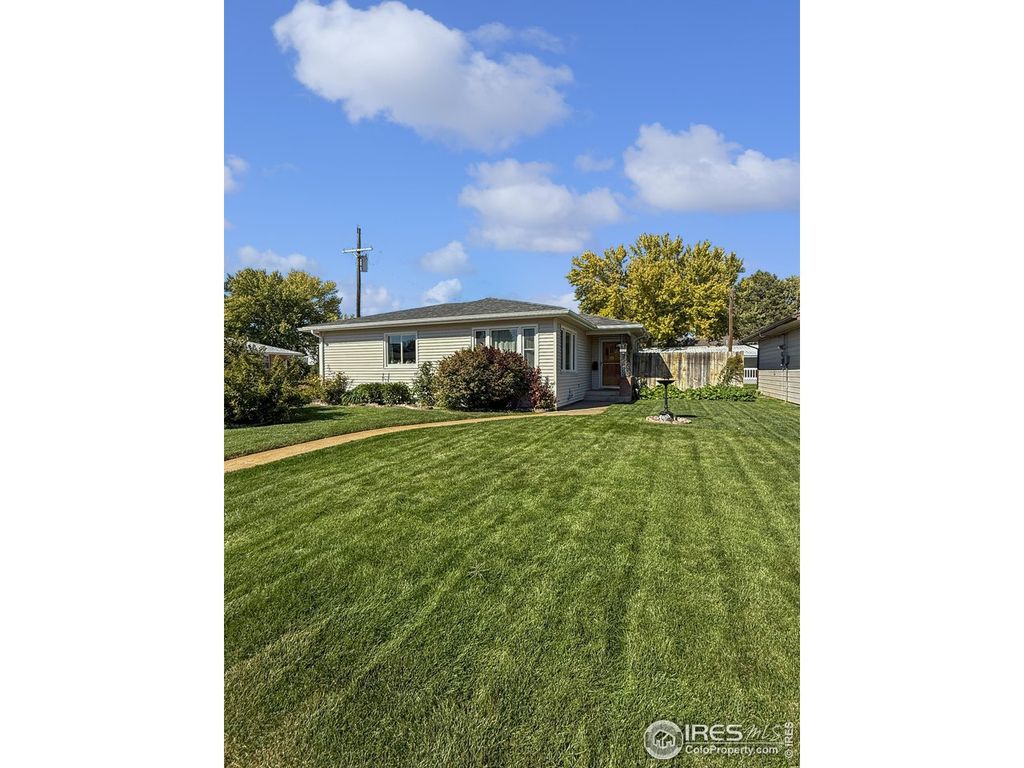 327 E Emerson St, Holyoke, CO 80734