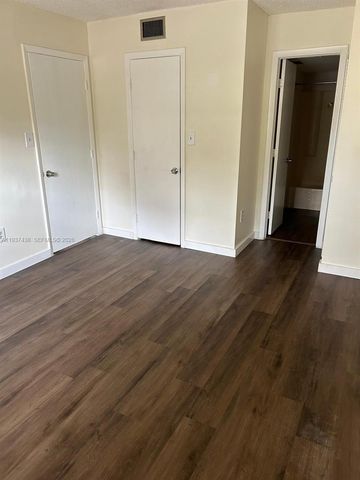 6031 Shakerwood Cir 105, Tamarac, FL 33319