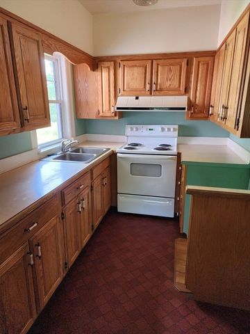 72 W Main St, Dudley, MA 01571