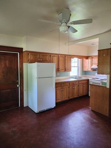 72 W Main St, Dudley, MA 01571