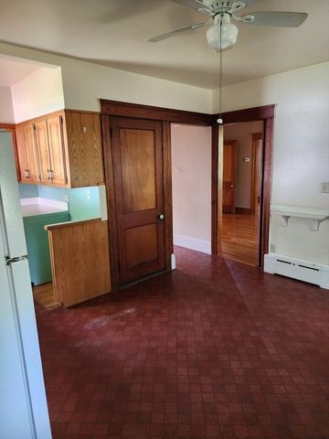 72 W Main St, Dudley, MA 01571