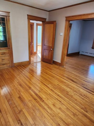 72 W Main St, Dudley, MA 01571