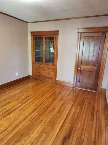 72 W Main St, Dudley, MA 01571