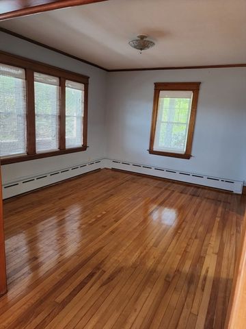 72 W Main St, Dudley, MA 01571