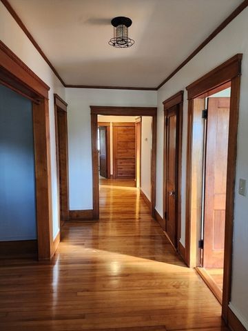 72 W Main St, Dudley, MA 01571