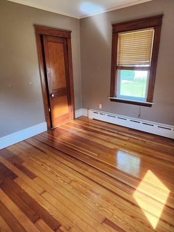 72 W Main St, Dudley, MA 01571