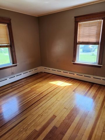 72 W Main St, Dudley, MA 01571