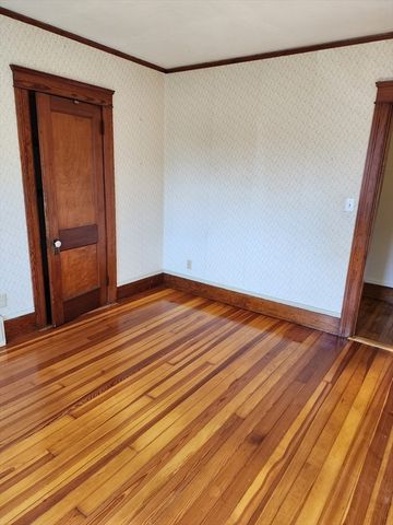 72 W Main St, Dudley, MA 01571