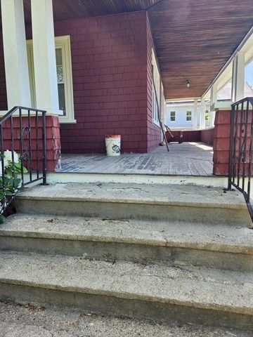 72 W Main St, Dudley, MA 01571