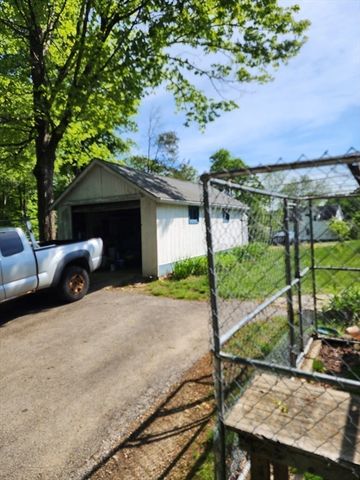 72 W Main St, Dudley, MA 01571
