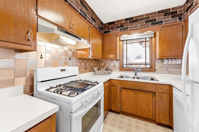 5640 S 30 Street, Milwaukee, WI 53221