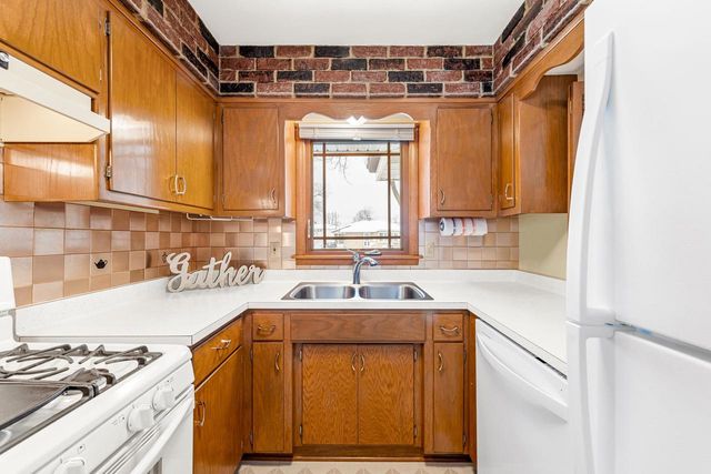 5640 S 30 Street, Milwaukee, WI 53221