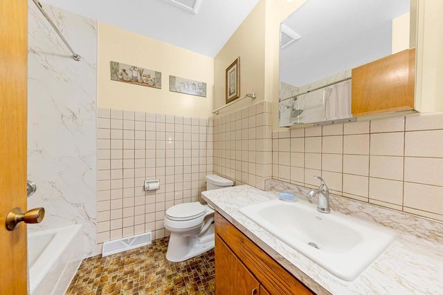 5640 S 30 Street, Milwaukee, WI 53221