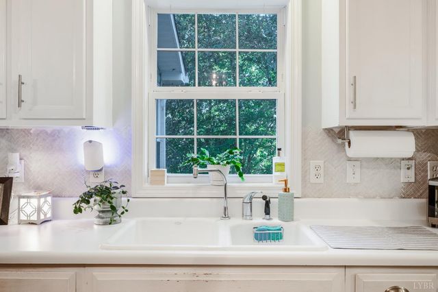 5910 Boonsboro Road, Lynchburg, VA 24503