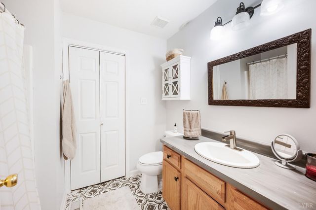 5910 Boonsboro Road, Lynchburg, VA 24503