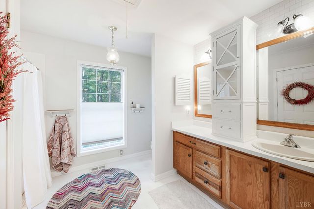 5910 Boonsboro Road, Lynchburg, VA 24503