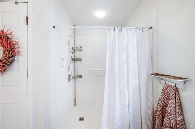 5910 Boonsboro Road, Lynchburg, VA 24503