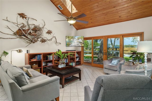 6085 S Royal Drive, Homosassa, FL 34448