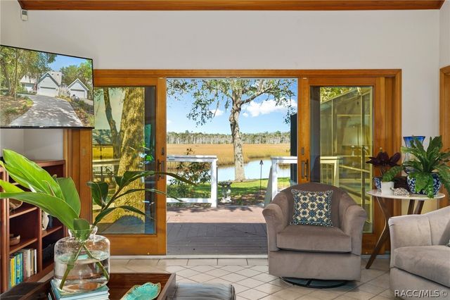 6085 S Royal Drive, Homosassa, FL 34448