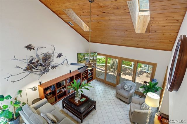6085 S Royal Drive, Homosassa, FL 34448