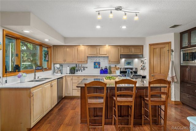6085 S Royal Drive, Homosassa, FL 34448