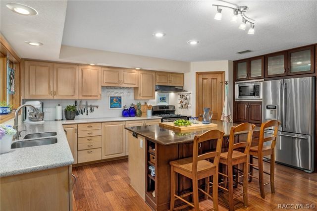 6085 S Royal Drive, Homosassa, FL 34448