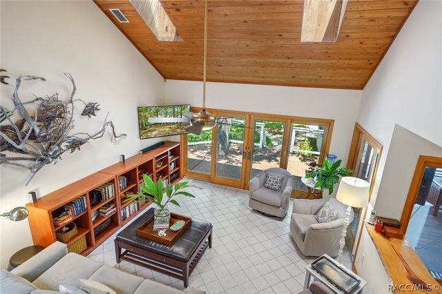6085 S Royal Drive, Homosassa, FL 34448
