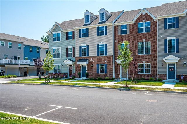 220 Anchor Way 3820, Aberdeen, NJ 07721