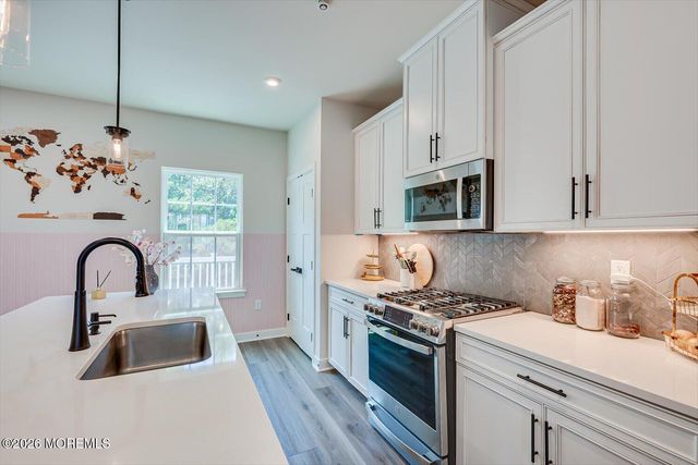 220 Anchor Way 3820, Aberdeen, NJ 07721