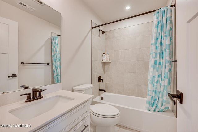 220 Anchor Way 3820, Aberdeen, NJ 07721