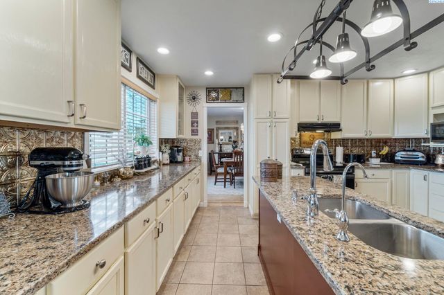 413 N Albro Road, Prosser, WA 99350