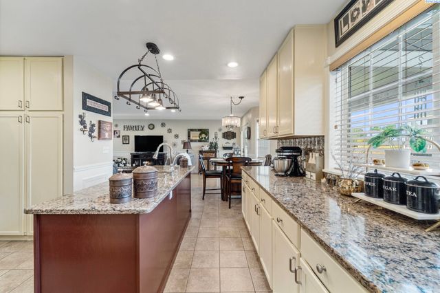 413 N Albro Road, Prosser, WA 99350