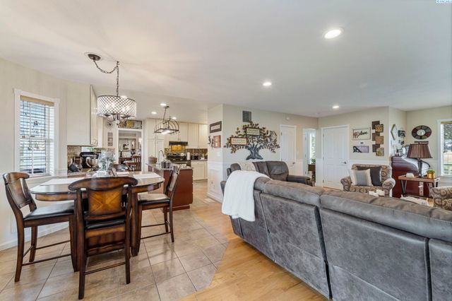 413 N Albro Road, Prosser, WA 99350