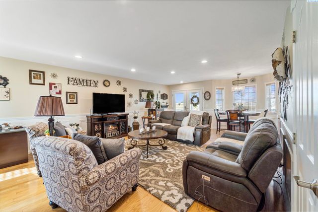 413 N Albro Road, Prosser, WA 99350