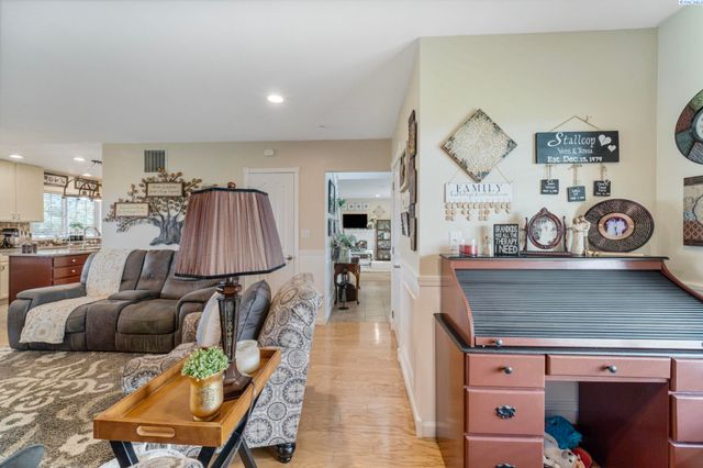 413 N Albro Road, Prosser, WA 99350