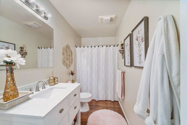 413 N Albro Road, Prosser, WA 99350