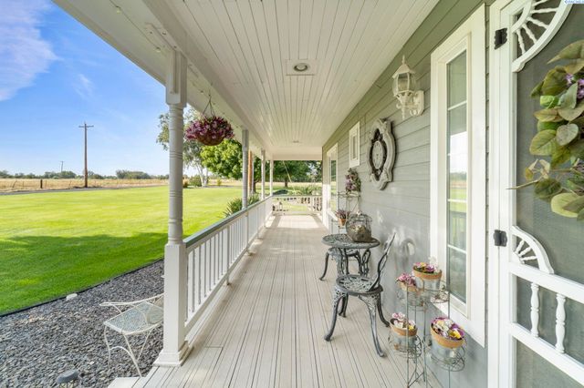 413 N Albro Road, Prosser, WA 99350