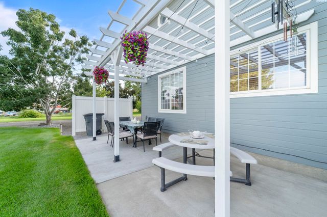 413 N Albro Road, Prosser, WA 99350