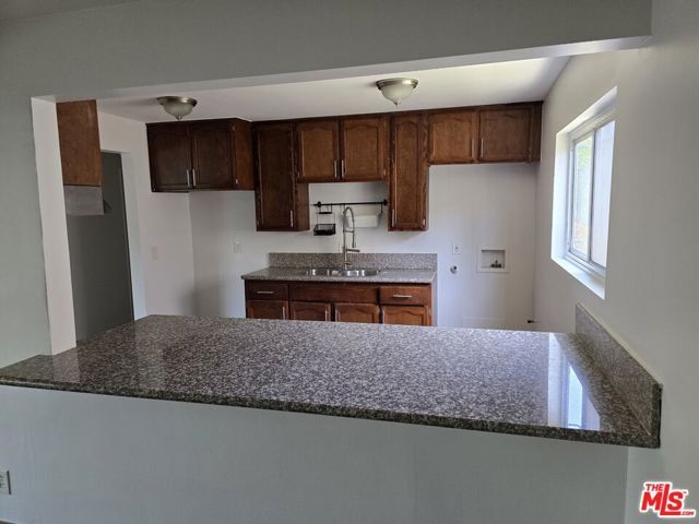 533 W 77th Street, Los Angeles, CA 90044