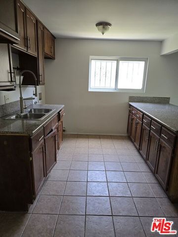 533 W 77th Street, Los Angeles, CA 90044