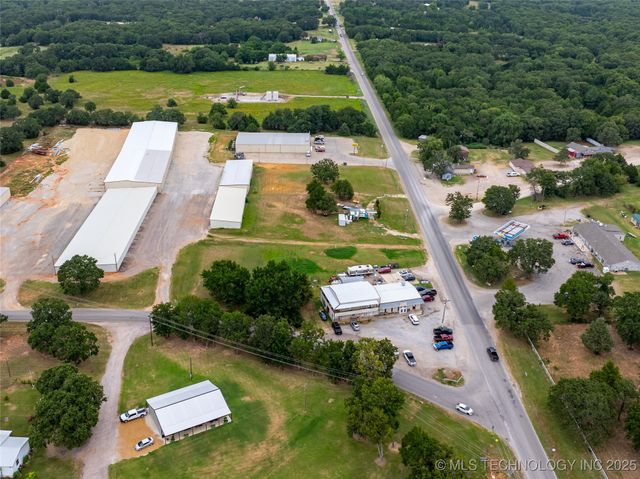 5317 Enos Road, Kingston, OK 73439