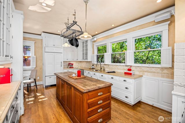 2218 E Prospect Street, Seattle, WA 98112