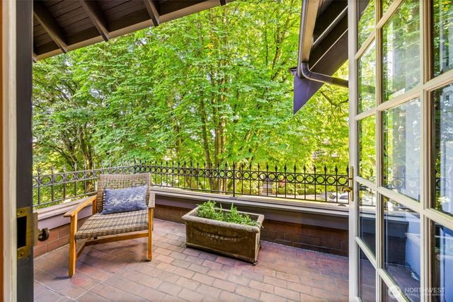 2218 E Prospect Street, Seattle, WA 98112