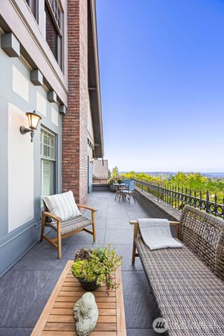 2218 E Prospect Street, Seattle, WA 98112