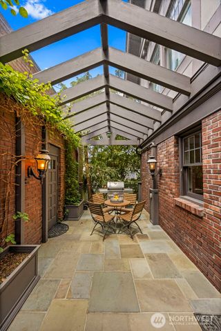 2218 E Prospect Street, Seattle, WA 98112