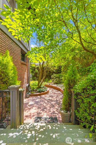 2218 E Prospect Street, Seattle, WA 98112